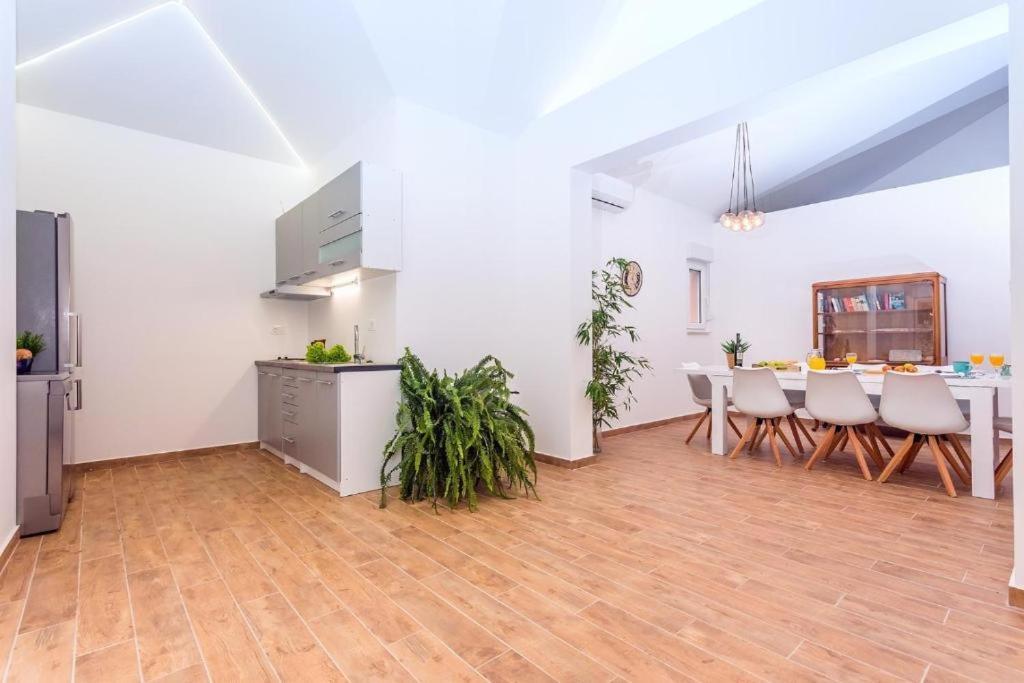 Villa Marietta Equino Donje Sitno Ngoại thất bức ảnh